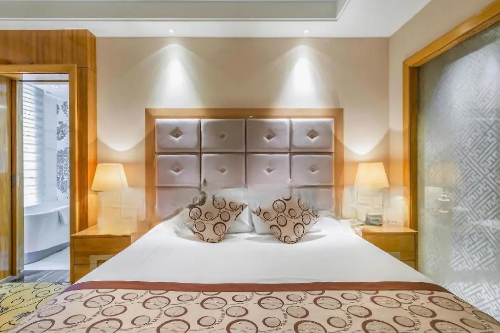 New Century Grand Hotel Xinxiang 5*,