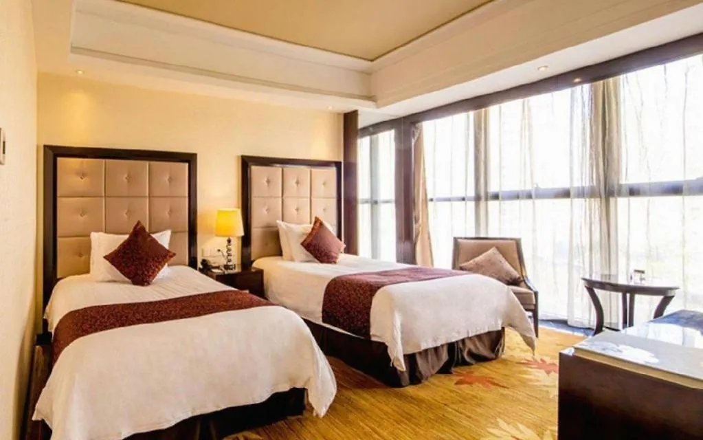 New Century Grand Hotel Xinxiang 5*,