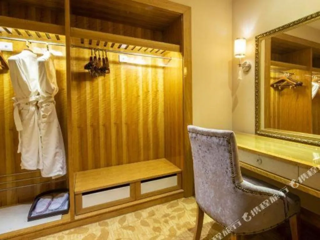 *****  New Century Grand Hotel Xinxiang China