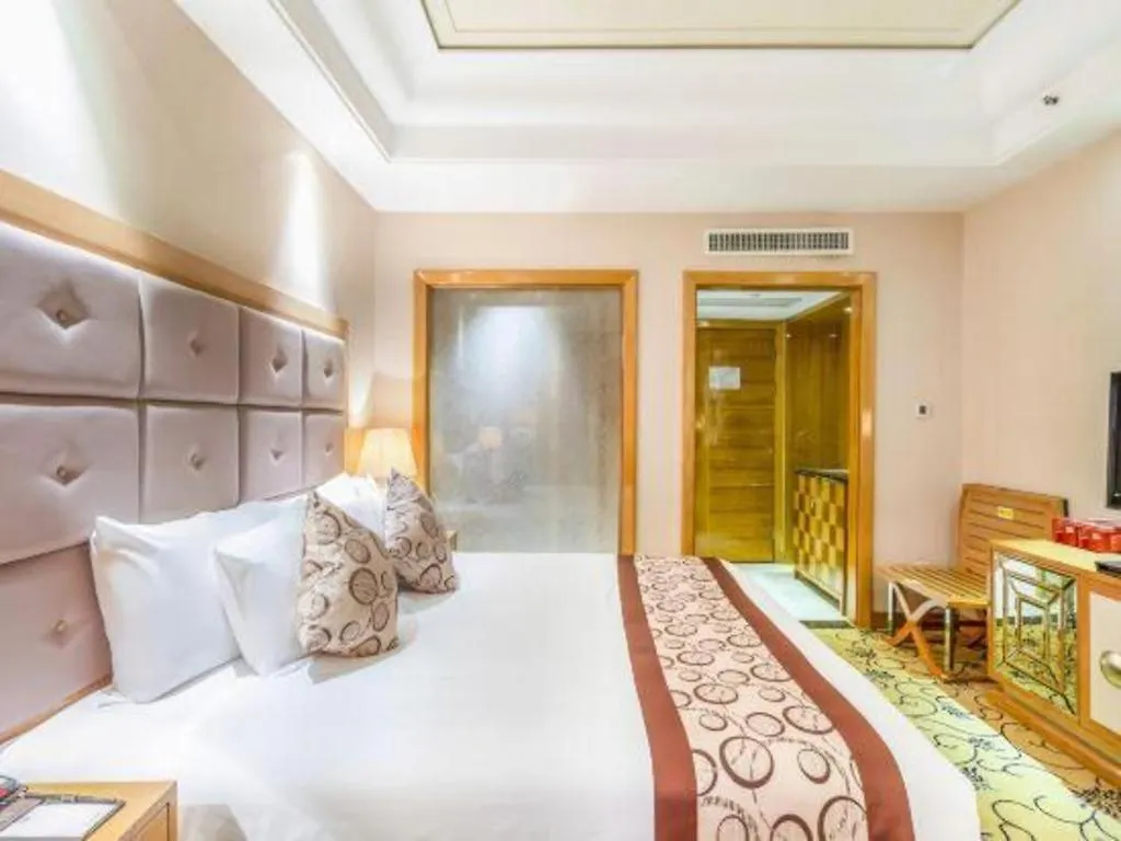 *****  New Century Grand Hotel Xinxiang China