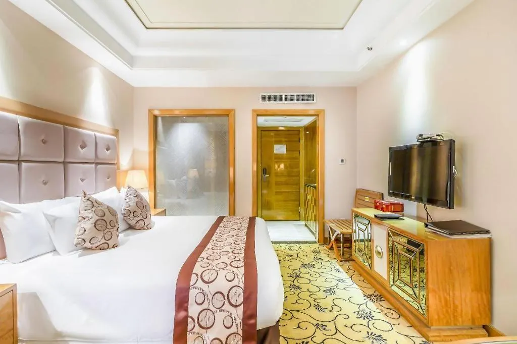 New Century Grand Hotel Xinxiang 5*,